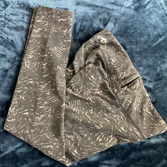 Women’s Tuff Athletics Cropped Leggings - Picture 3 of 3